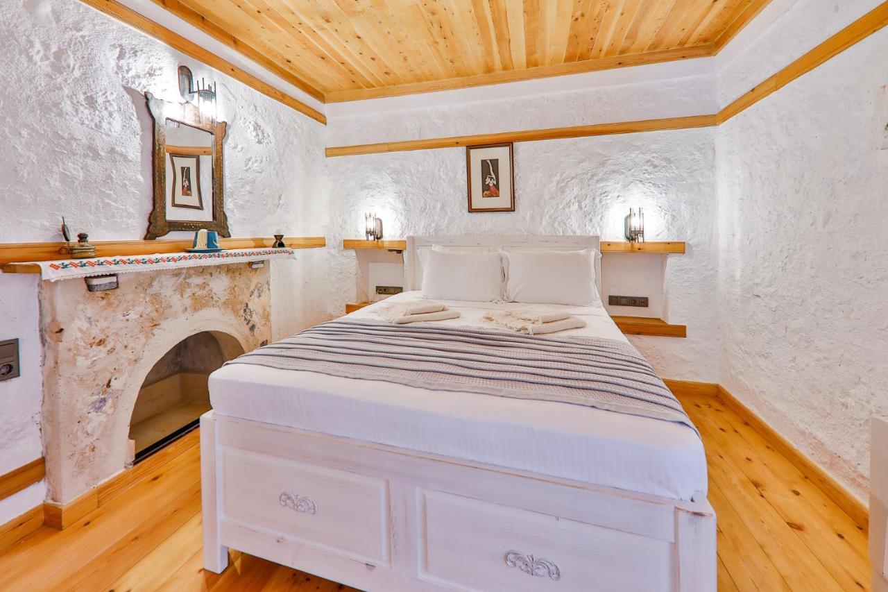 Pier House Hotel