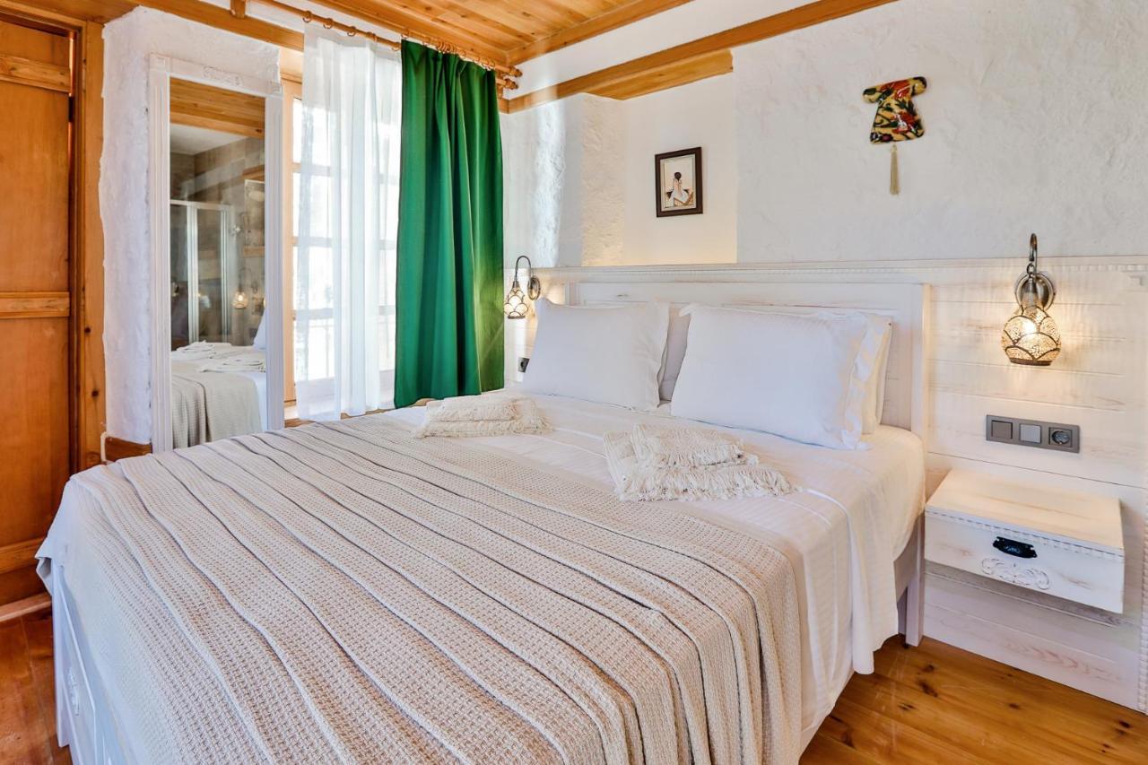 Pier House Hotel 5*